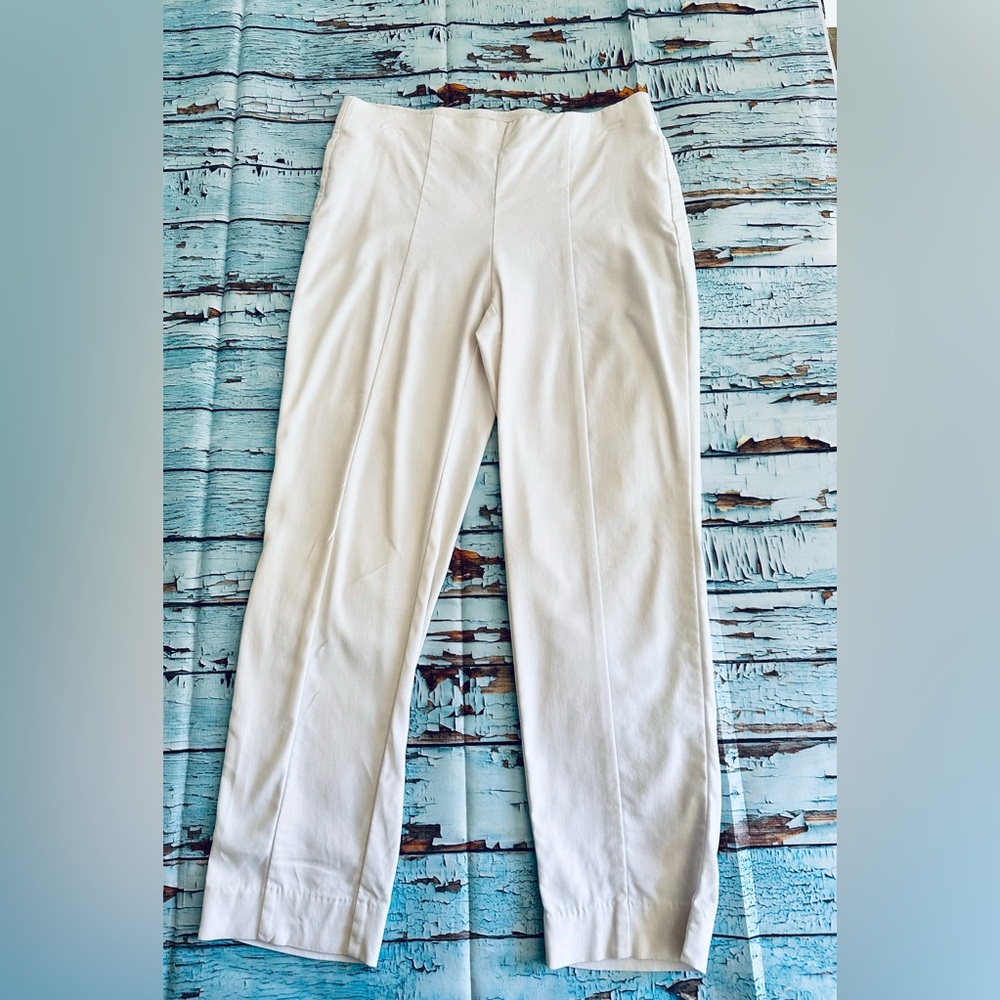 Chico's So Slimming Ankle Pants in Cream/white size 0
